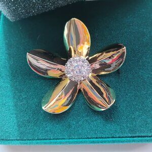 Clarion Pell goldtone floral pin with rhinestone center.